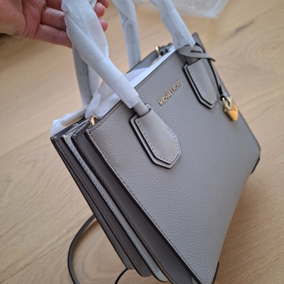 NWT Michael Kors Mercer Medium Accordion Messenger  retail Store Style - Picture 5 of 10